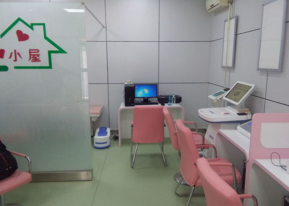 广西贺州市卫计局参观“健康小屋” 广西贺州市卫计局参观“健康小屋”